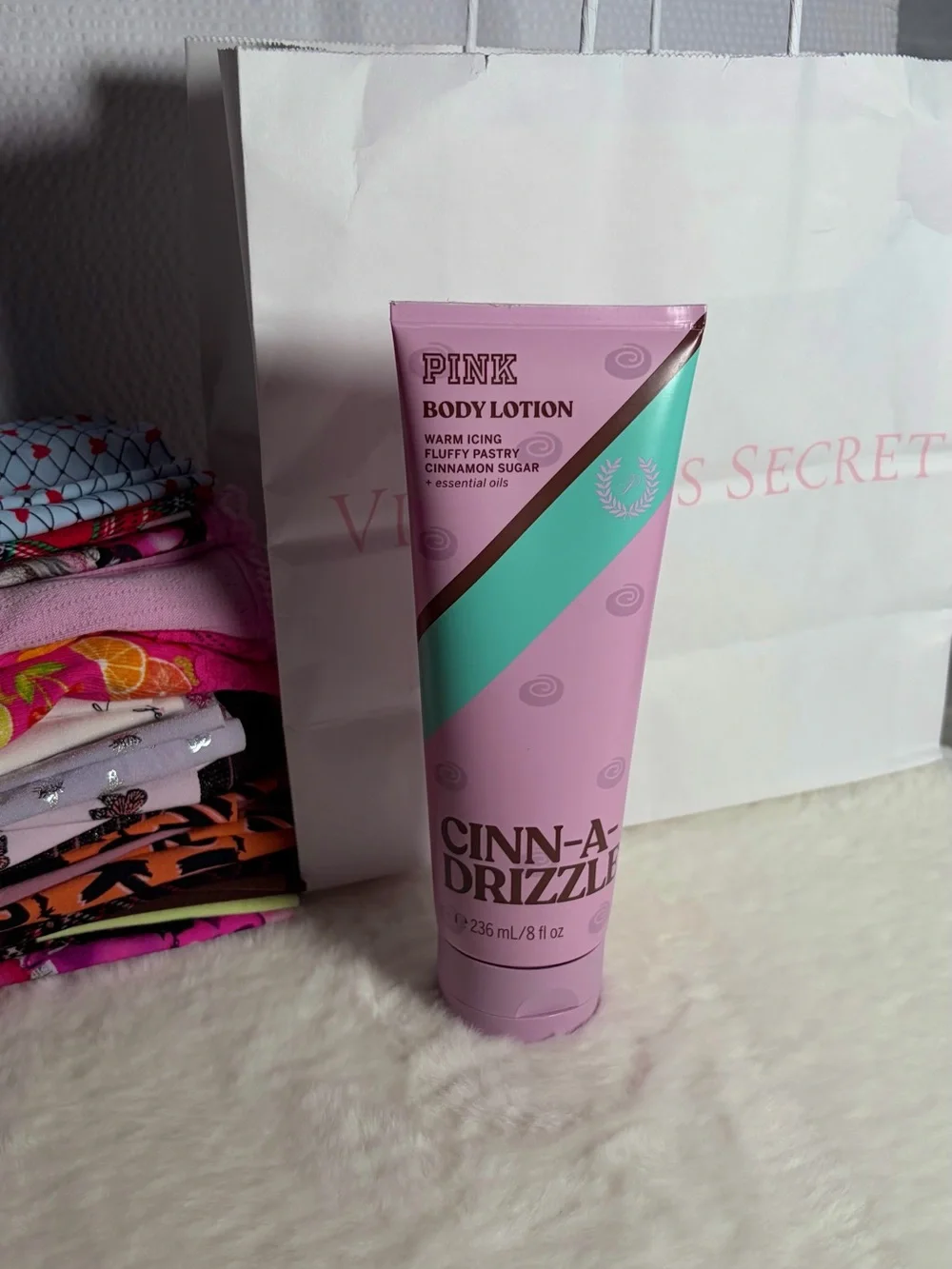 PINK Victoria’s Secret - CINN-A-DRIZZLE - Body Lotion